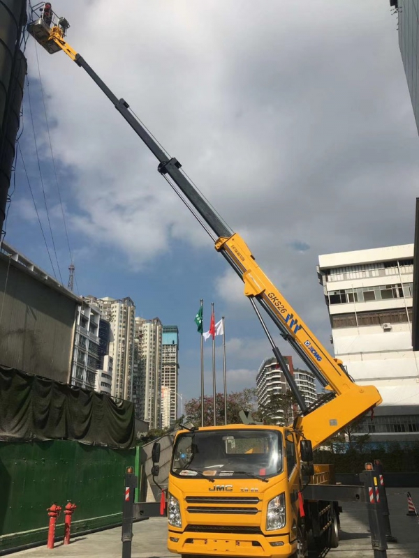 路灯车